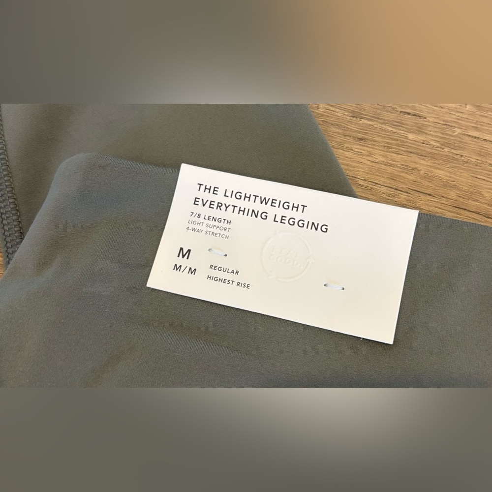 American Eagle Lightweight Everything Legging – Hiker Olive, Size Medium (NWT) - Picture 4 of 5